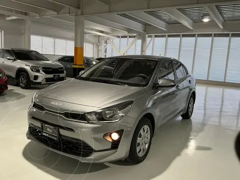 Kia Rio Sedan L usado (2023) color Gris Acero precio $245,000