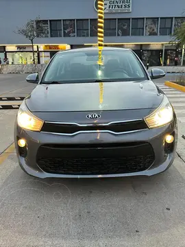 Kia Rio Sedan EX usado (2018) color Gris precio $189,000
