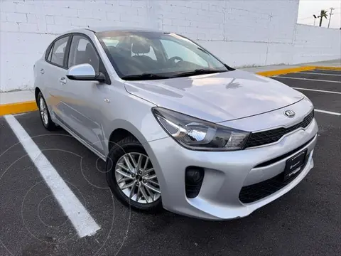 Kia Rio Sedan LX Aut usado (2022) color plateado financiado en mensualidades(enganche $51,700 mensualidades desde $6,288)