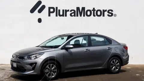 Kia Rio Sedan LX Aut usado (2022) color Gris financiado en mensualidades(enganche $60,500 mensualidades desde $5,155)