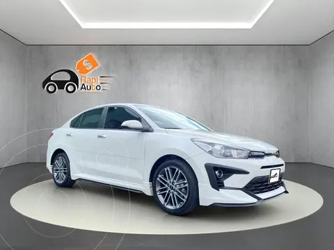 Kia Rio Sedan S Pack usado (2023) color Blanco Perla precio $318,500