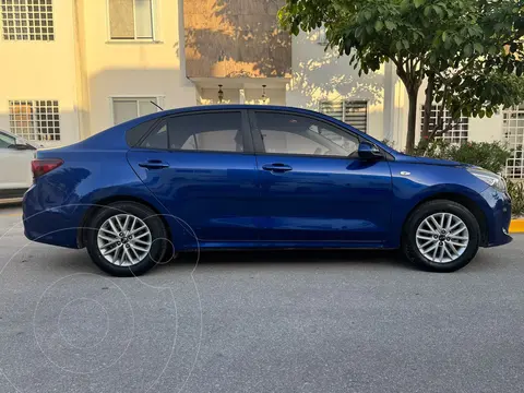 Kia Rio Sedan LX usado (2018) color Azul precio $180,000