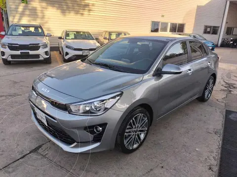 Kia Rio Sedan EX Aut usado (2023) color Gris precio $330,000