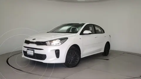 foto Kia Rio Sedán LX Aut usado (2020) color SNOW PEARL WHITE precio $214,000