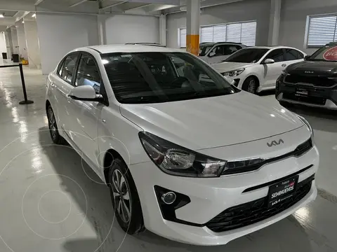Kia Rio Sedan LX usado (2023) color Blanco Nieve Perla precio $275,000