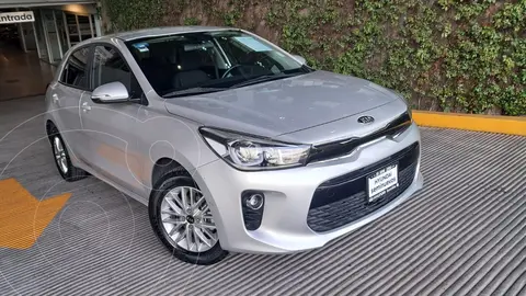 Kia Rio Sedan EX Aut usado (2018) color plateado precio $225,000