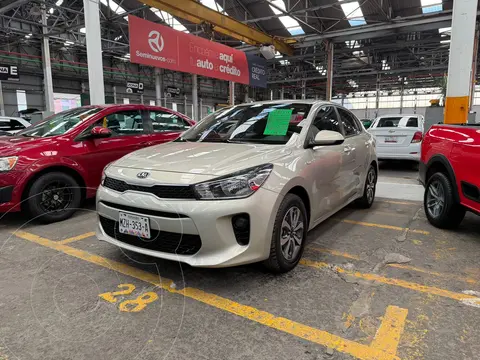 Kia Rio Sedan LX usado (2019) color Beige financiado en mensualidades(enganche $46,500 mensualidades desde $4,200)