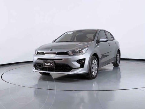 foto Kia Rio Sedán L usado (2021) color Plata precio $264,999