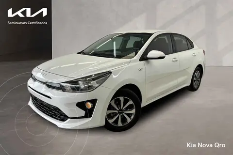 Kia Rio Sedan LX Aut usado (2022) color Blanco precio $295,000