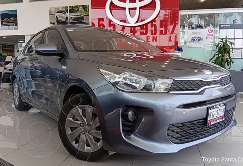 Kia Rio Sedan L Aut usado (2020) color Gris precio $210,000