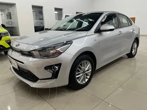 Kia Rio Sedan LX usado (2021) color plateado financiado en mensualidades(enganche $63,220 mensualidades desde $5,427)