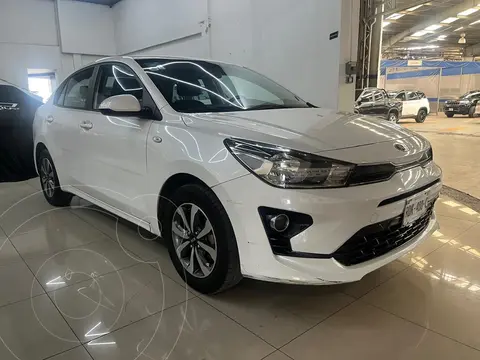 Kia Rio Sedan LX usado (2021) color Blanco financiado en mensualidades(enganche $61,858 mensualidades desde $5,310)