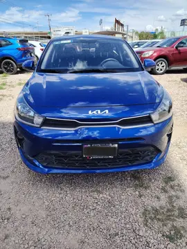 Kia Rio Sedan L  Aut usado (2022) color Azul precio $240,000