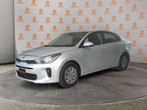 Kia Rio Sedan L Aut usado (2019) color Plata precio $195,000