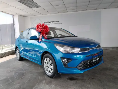 Kia Rio Sedan L  Aut usado (2022) color Azul precio $234,800