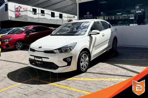 Kia Rio Sedan L Aut usado (2021) color Blanco precio $259,900