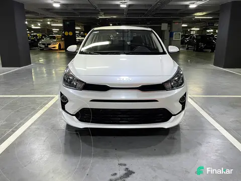 Kia Rio Sedan L  Aut usado (2023) color Blanco precio $270,000