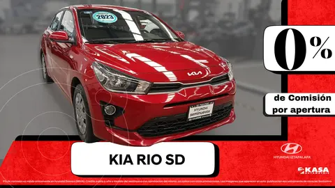 Kia Rio Sedan L  Aut usado (2023) color Rojo precio $229,900