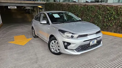 Kia Rio Sedan L  Aut usado (2023) color plateado precio $275,000