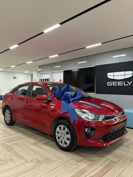 Kia Rio Sedan L Aut usado (2021) color Rojo precio $214,900