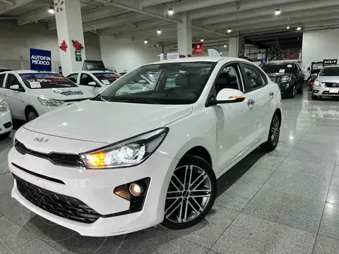 Kia Rio Sedan EX Aut usado (2023) color Blanco financiado en mensualidades(enganche $89,380 mensualidades desde $6,838)