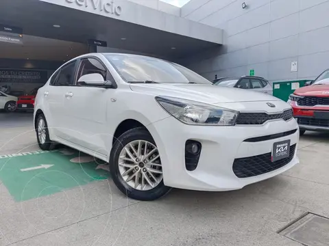 Kia Rio Sedan LX Aut usado (2019) color Blanco financiado en mensualidades(enganche $55,860 mensualidades desde $6,427)