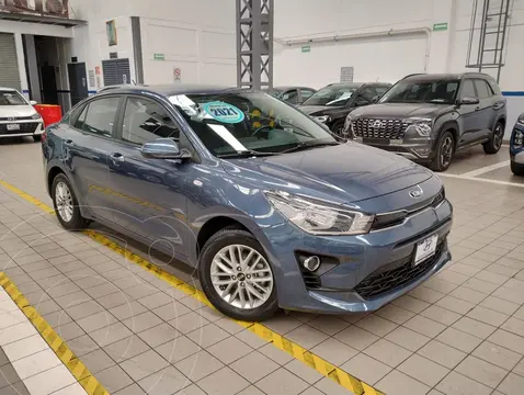 foto Kia Rio Sedán LX usado (2021) color Azul precio $269,000