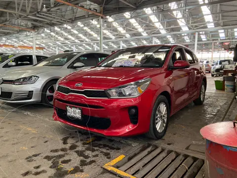 Kia Rio Sedan LX Aut usado (2020) color Rojo financiado en mensualidades(enganche $58,000 mensualidades desde $4,500)