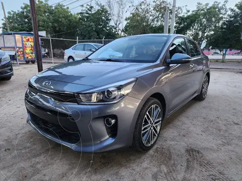 Kia Rio Sedan EX Pack Aut usado (2019) color Gris Urbano precio $225,000