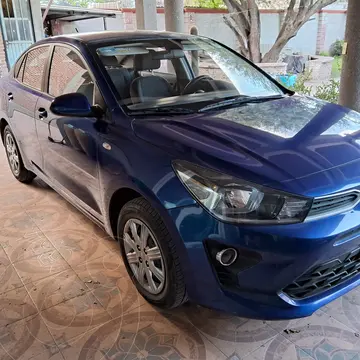 Kia Rio Sedan L  Aut usado (2022) color Azul precio $258,000