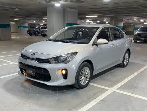 Kia Rio Sedan LX Aut usado (2020) color plateado precio $239,000