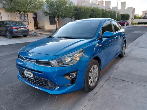 Kia Rio Sedan L usado (2022) color Azul Zinc precio $249,999