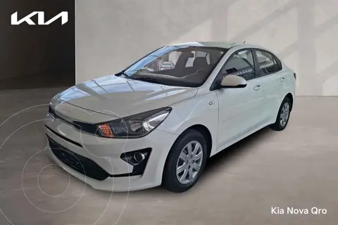 Kia Rio Sedan L usado (2022) color Blanco precio $240,000