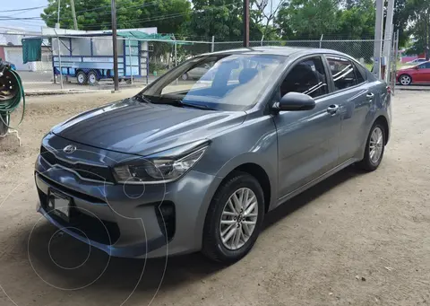 Kia Rio Sedan LX usado (2020) color Gris Urbano precio $198,000