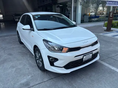 Kia Rio Sedan LX usado (2023) color Blanco precio $255,000