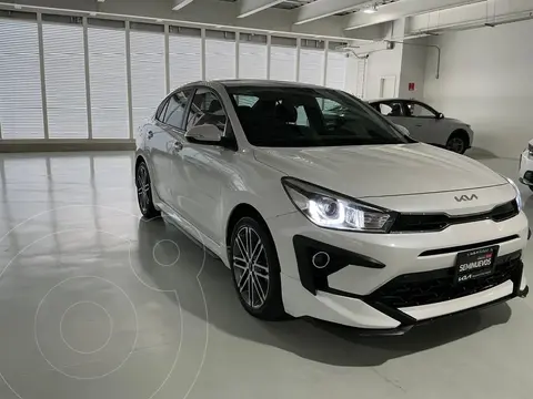 Kia Rio Sedan S Pack usado (2023) color Blanco Nieve Perla precio $290,000