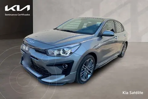 foto Kia Rio Sedán S Pack usado (2023) color Gris precio $378,000