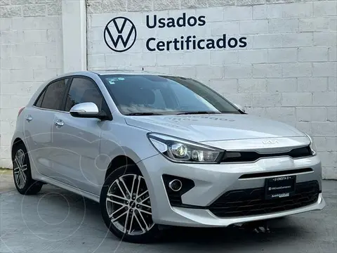 Kia Rio Sedan S Pack usado (2023) color plateado precio $339,900