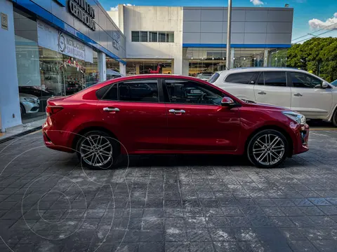 Kia Rio Sedan EX Aut usado (2022) color Rojo financiado en mensualidades(enganche $86,028 mensualidades desde $5,732)
