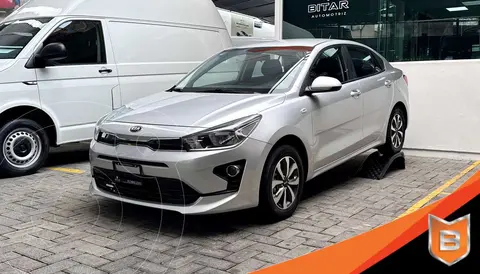 Kia Rio Sedan LX Aut usado (2021) color Plata financiado en mensualidades(enganche $51,800 mensualidades desde $6,780)