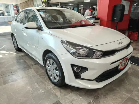 Kia Rio Sedan L usado (2023) color Blanco precio $249,000