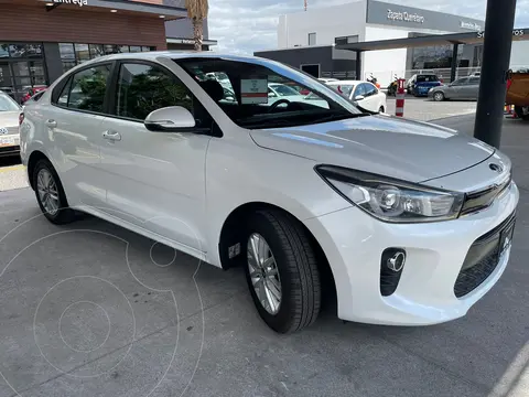 Kia Rio Sedan EX usado (2018) color Blanco financiado en mensualidades(enganche $68,500 mensualidades desde $6,989)