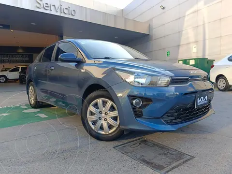 Kia Rio Sedan L  Aut usado (2023) color Azul precio $260,000