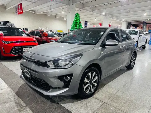 Kia Rio Sedan LX usado (2021) color Plata precio $215,000