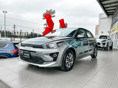 Kia Rio Sedan LX Aut usado (2022) color Gris Oscuro financiado en mensualidades(enganche $61,380 mensualidades desde $6,281)