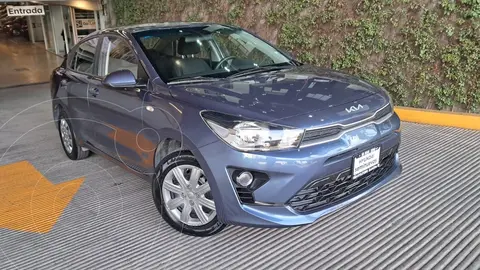 Kia Rio Sedan L  Aut usado (2023) color Azul financiado en mensualidades(enganche $104,458 mensualidades desde $4,395)