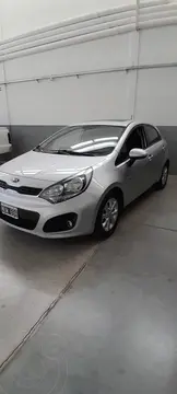 KIA Rio EX 5P Aut usado (2014) color Plata precio $15.000.000