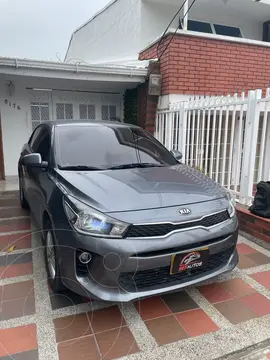 KIA Rio 1.4L Aut usado (2018) color Gris precio $53.000.000