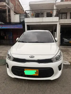 KIA Rio 1.4L  Zenith usado (2021) color Blanco precio $65.000.000