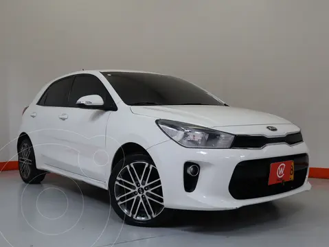 KIA Rio 1.4L Vibrant Aut usado (2021) color Blanco financiado en cuotas(cuota inicial $1.000.000 cuotas desde $1.210.000)